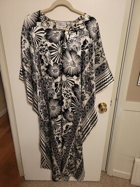 Elegant Black & White Floral Kaftan Maxi Dress